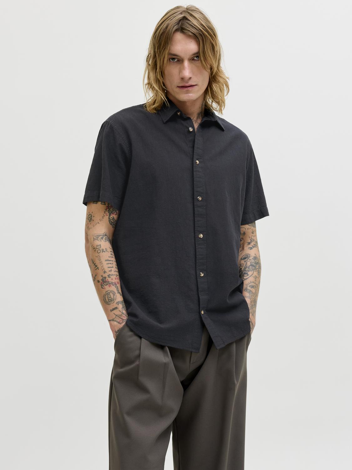 model_shot-front